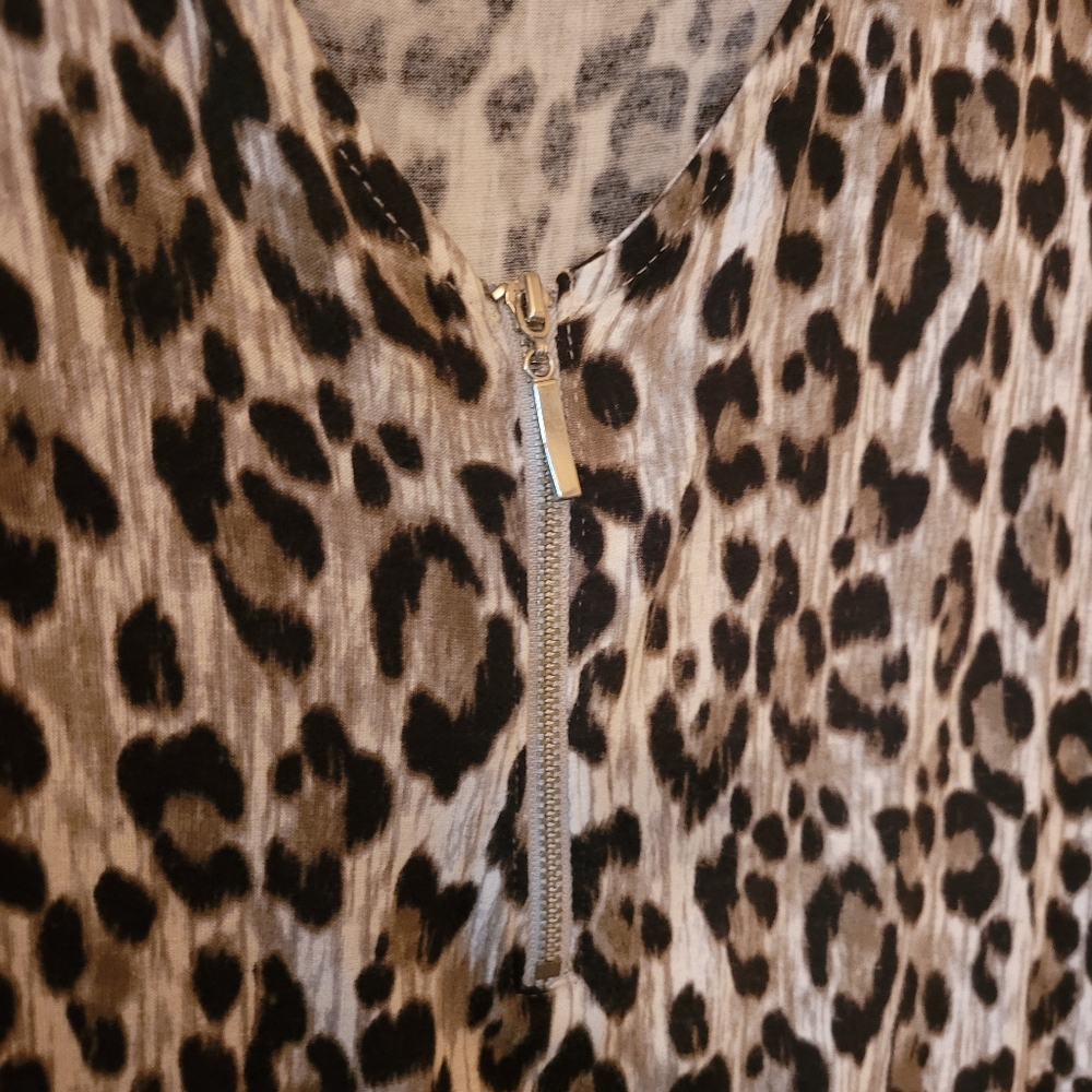 Christian Siriano Plus Leopard Print Zippered Tunic Top - Picture 3 of 5